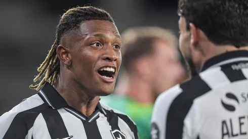 Danilo, jogador do Botafogo, comemora seu gol durante partida contra o Cruzeiro no estadio Engenhao pelo campeonato Brasileiro A 2026. Foto: Thiago Ribeiro/AGIF
