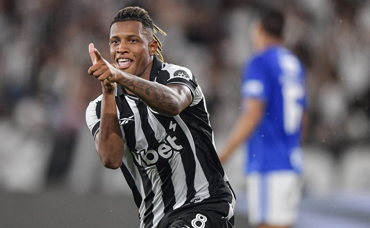 Botafogo goleia o Cruzeiro na estreia do Brasileirão com atuação decisiva de Danilo