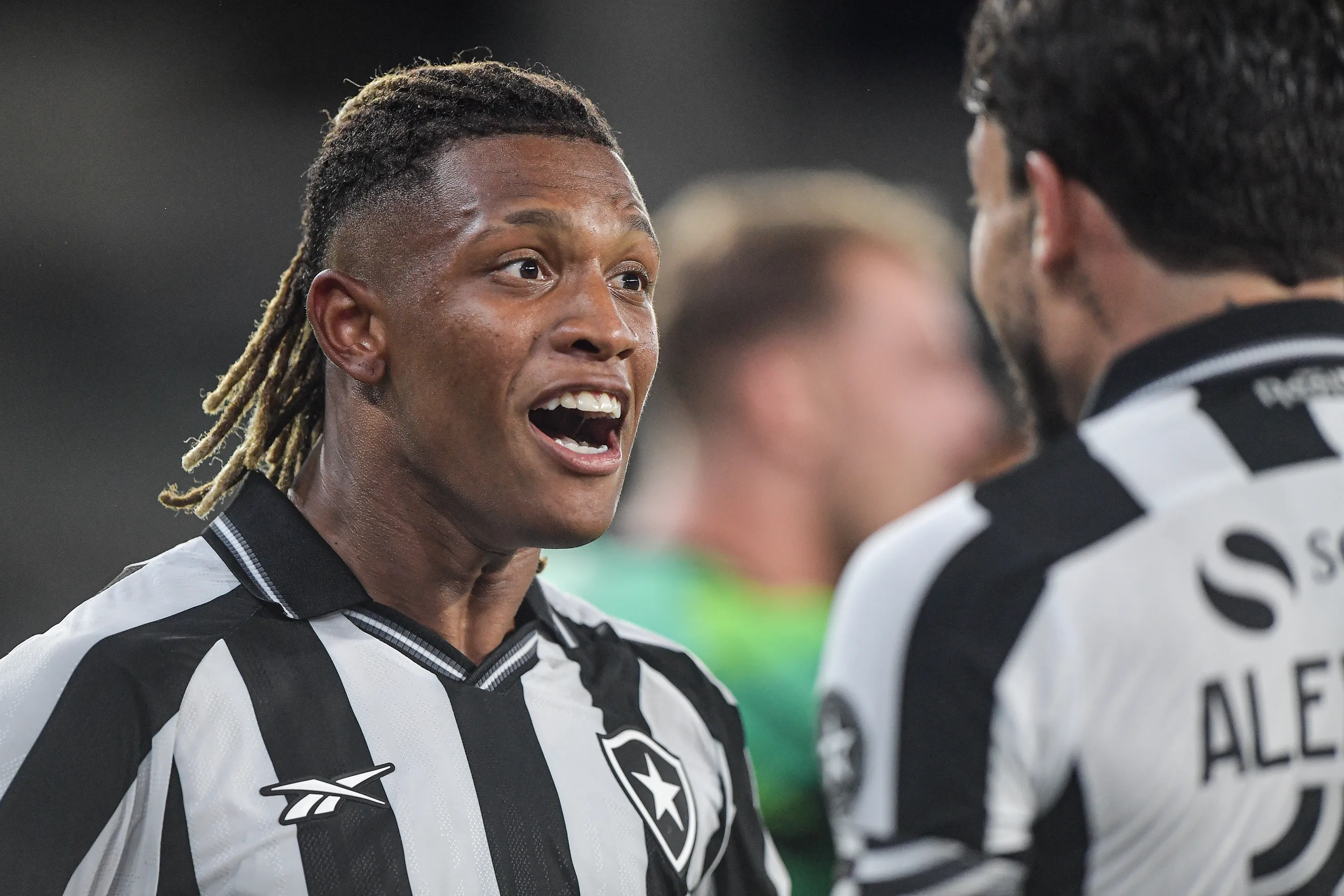 Danilo jogador do Botafogo comemora seu gol durante partida contra o Cruzeiro no estadio Engenhao pelo campeonato Brasileiro A 2026. Foto: Thiago Ribeiro/AGIF