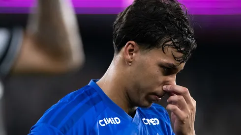 RJ – RIO DE JANEIRO – 29/01/2026 – BRASILEIRO A 2026, BOTAFOGO X CRUZEIRO – jogador do Cruzeiro lamenta durante partida contra o Botafogo no estadio Engenhao pelo campeonato Brasileiro A 2026. Foto: Jorge Rodrigues/AGIF
