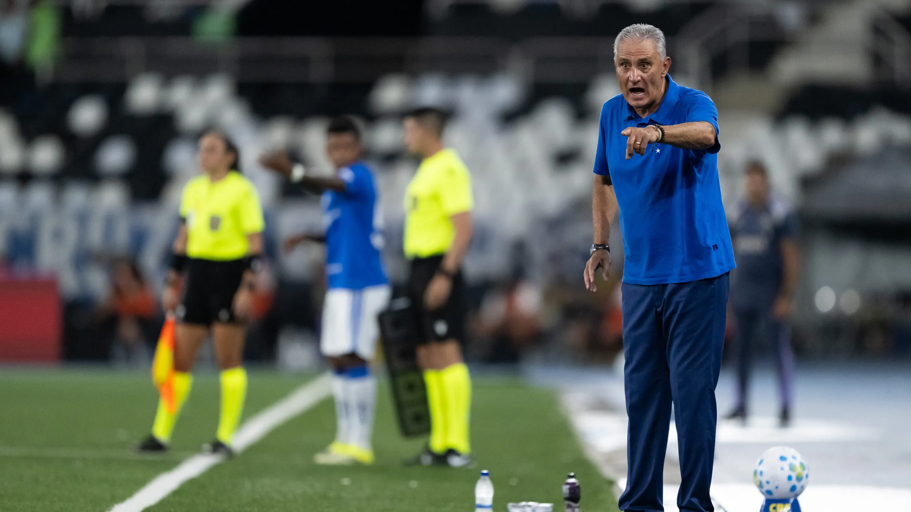 RJ – RIO DE JANEIRO – 29/01/2026 – BRASILEIRO A 2026, BOTAFOGO X CRUZEIRO – Tite tecnico do Cruzeiro durante partida contra o Botafogo no estadio Engenhao pelo campeonato Brasileiro A 2026. Foto: Jorge Rodrigues/AGIF