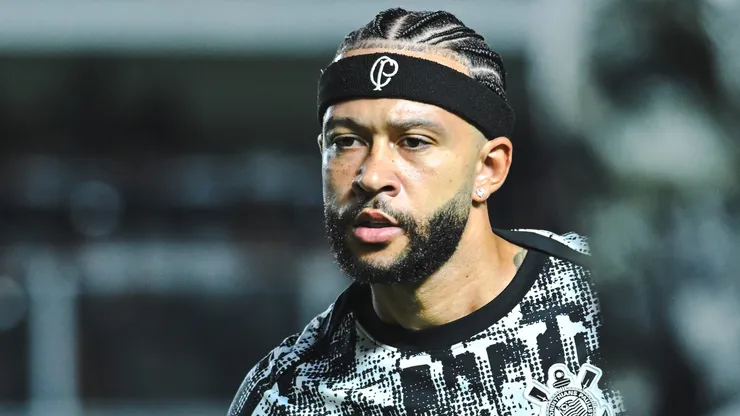Corinthians não pagou dívida com Memphis Depay.
