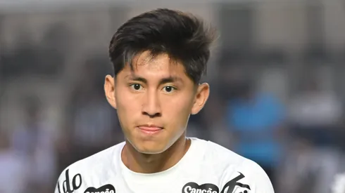 Miguelito jogador do Santos durante aquecimento antes da partida contra o Corinthians