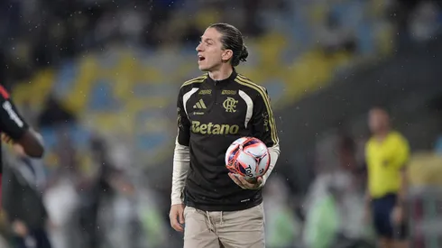 RJ – RIO DE JANEIRO – 25/01/2026 – CARIOCA 2026, FLUMINENSE X FLAMENGO – Filipe Luis tecnico do Flamengo durante partida contra o Fluminense no estadio Maracana pelo campeonato Carioca 2026. Foto: Thiago Ribeiro/AGIF