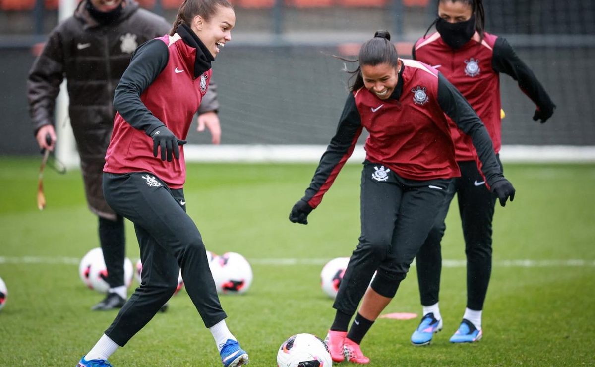 Corinthians entra em clima de decisão e reconhece gramado do Arsenal antes da final do Mundial