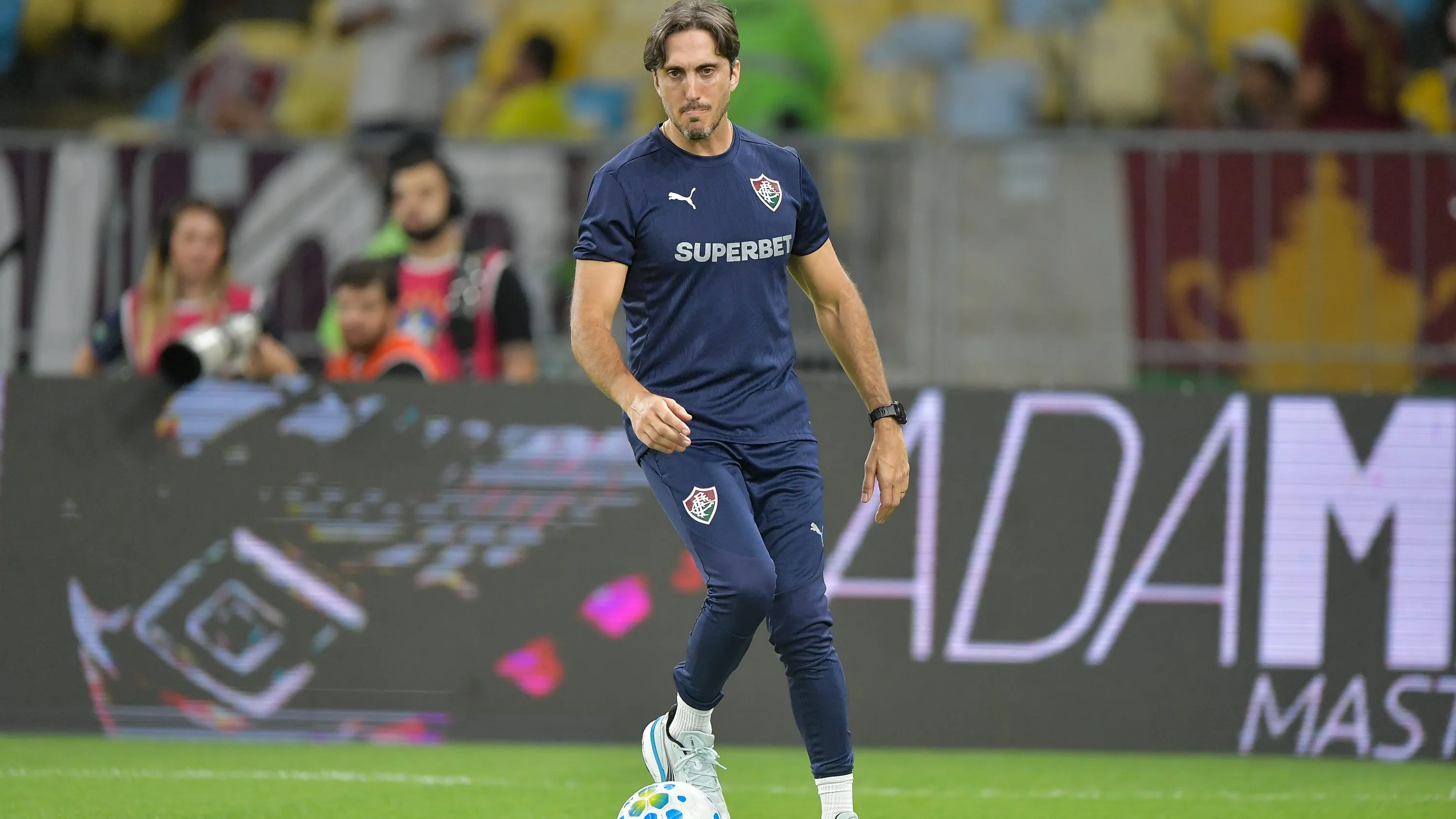 RJ – RIO DE JANEIRO – 28/01/2026 – BRASILEIRO A 2026, FLUMINENSE X GREMIO – Luis Zubeldia tecnico do Fluminense durante partida contra o Gremio no estadio Maracana pelo campeonato Brasileiro A 2026. Foto: Thiago Ribeiro/AGIF