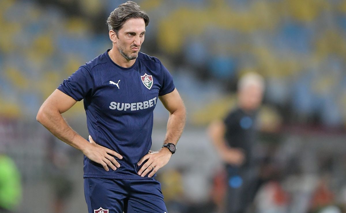 Fluminense pisa no freio, evita loucura e não tem negociação avançada por centroavante no mercado