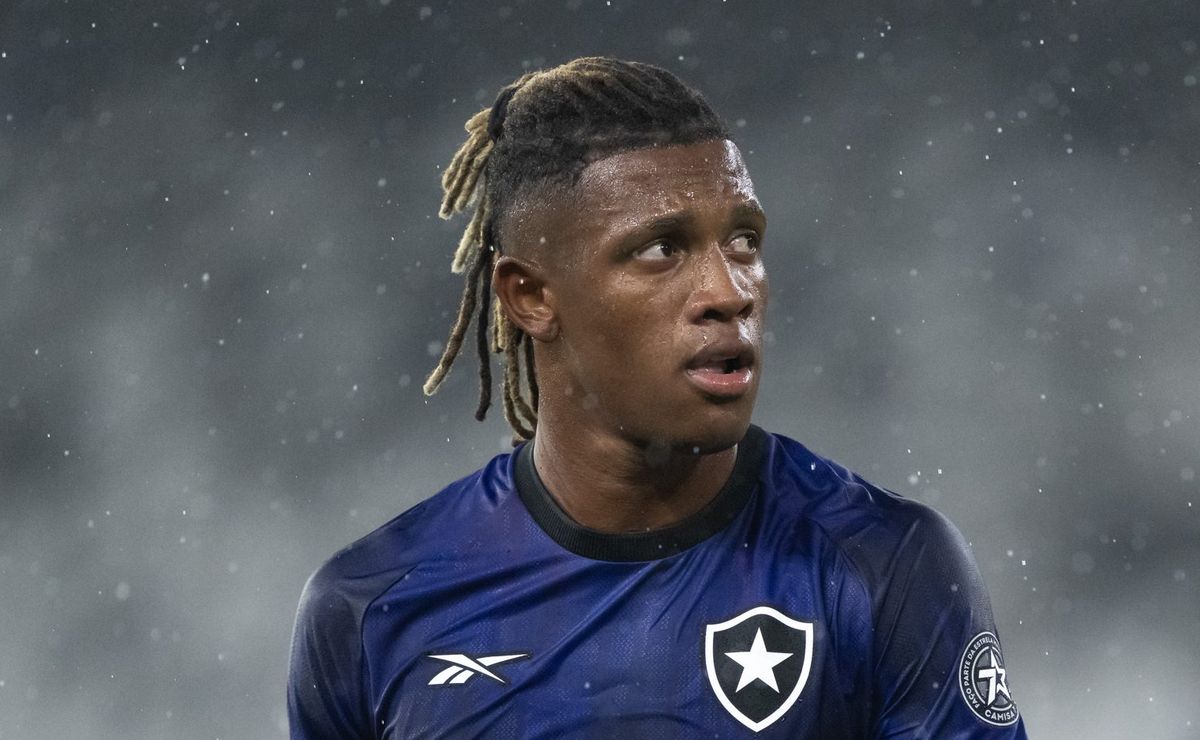 Danilo descobriu possível transferência do Botafogo pela mídia e não gostou da situação