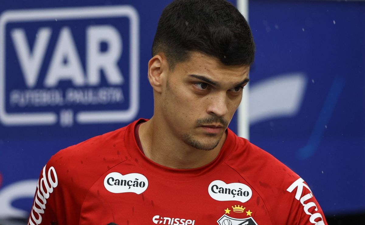 Brazão diz que tem jogado no sacrifício pelo Santos e enaltece Vojvoda: “Pulo na bala por ele”