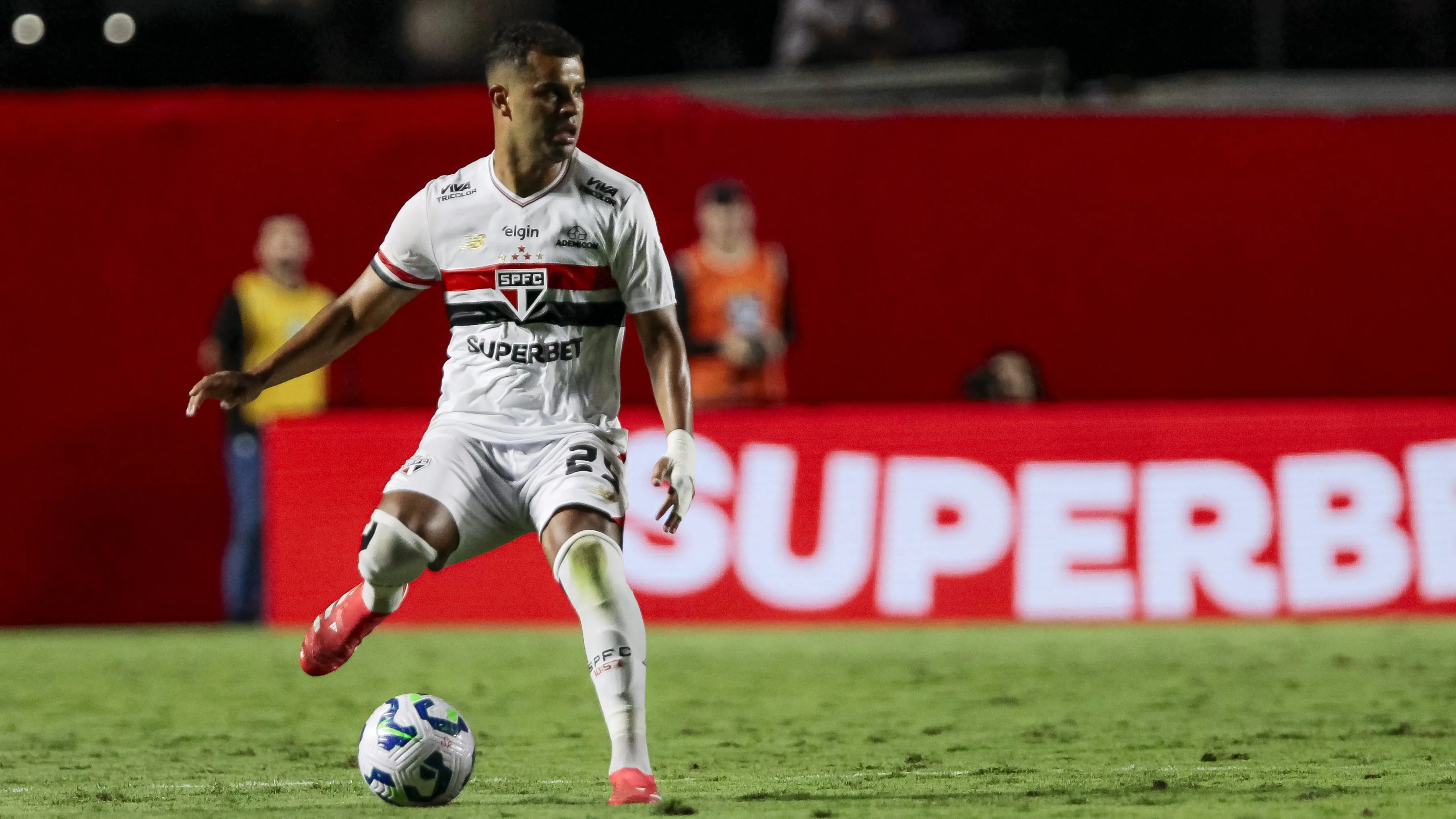 Alisson esteve muito perto do Corinthians - Foto: Marco Miatelo/AGIF.