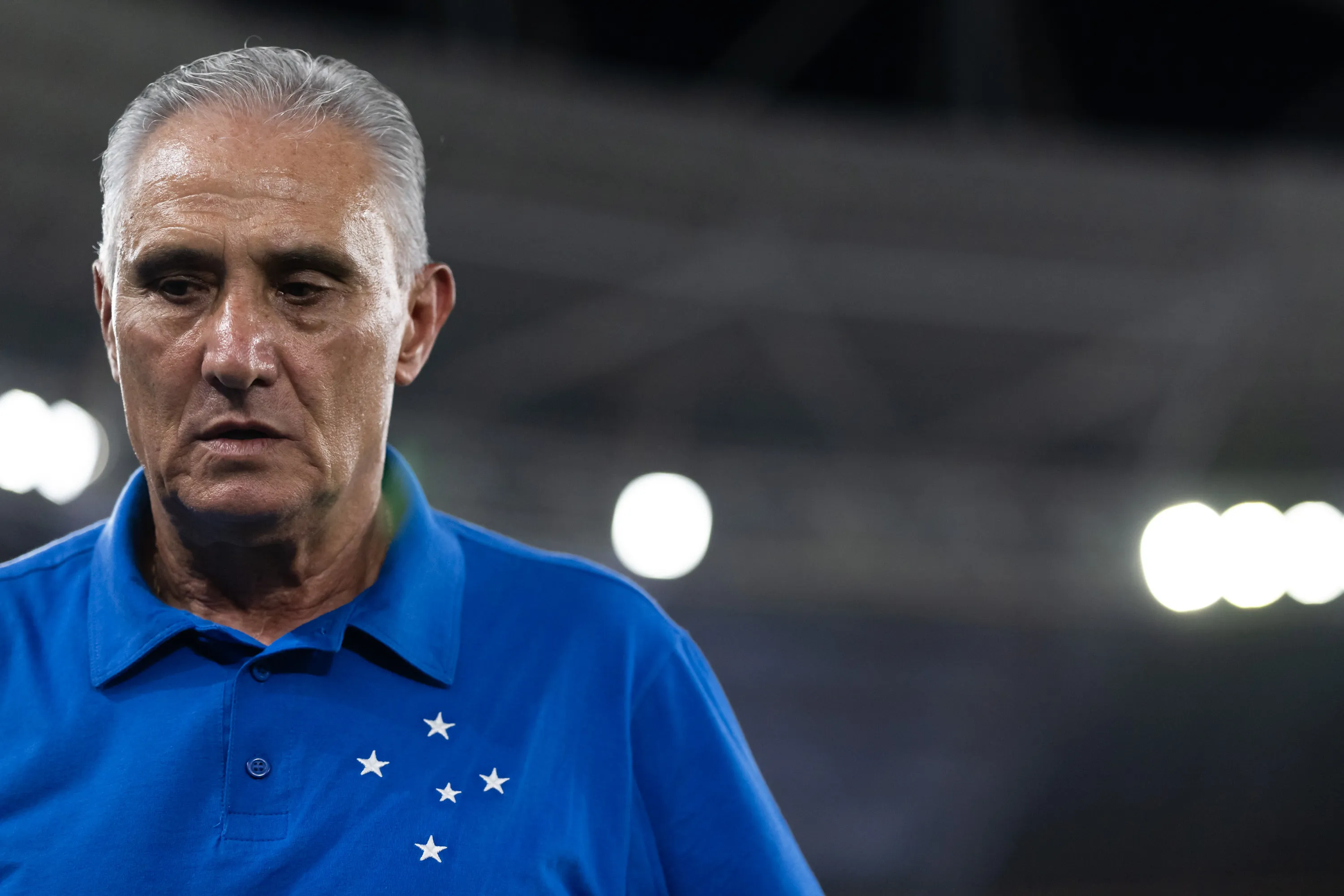 RJ – RIO DE JANEIRO – 29/01/2026 – BRASILEIRO A 2026, BOTAFOGO X CRUZEIRO – Tite tecnico do Cruzeiro durante partida contra o Botafogo no estadio Engenhao pelo campeonato Brasileiro A 2026. Foto: Jorge Rodrigues/AGIF