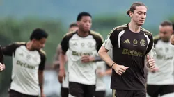 Filipe Luís puxa o treino no Ninho do Urubu - Fotos: Gilvan de Souza/Flamengo