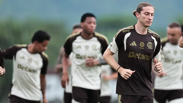 Filipe Luís puxa o treino no Ninho do Urubu - Fotos: Gilvan de Souza/Flamengo