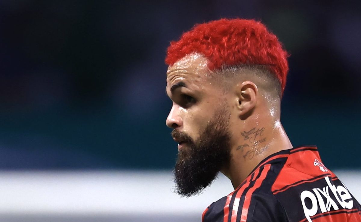 Michael rescinde com o Flamengo, fica livre no mercado e vai jogar na Arábia Saudita
