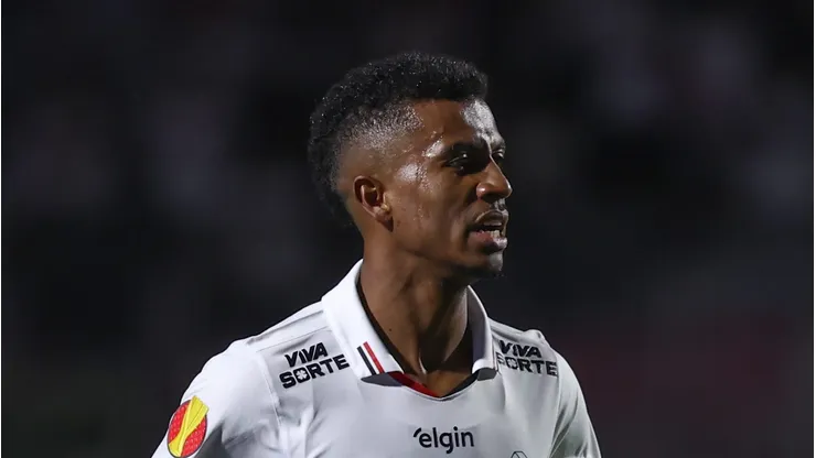 Marcos Antônio durante jogo do São Paulo no Campeonato Paulista.