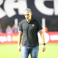 Pressão cresce no Santos e futuro de Vojvoda vira pauta