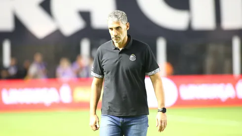 SP – SANTOS – 22/01/2026 – PAULISTA 2026, SANTOS X CORINTHIANS – Juan Pablo Vojvoda tecnico do Santos durante partida contra o Corinthians no estadio Vila Belmiro pelo campeonato Paulista 2026. Foto: Mauricio De Souza/AGIF