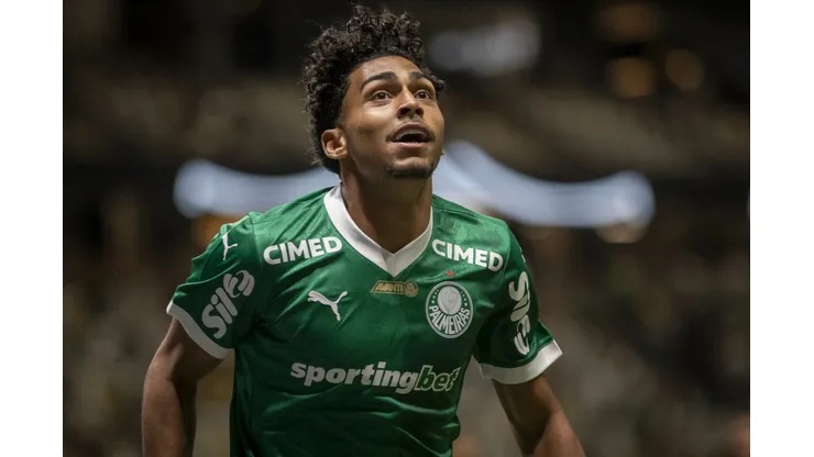 MG - BELO HORIZONTE - 03/12/2025 - BRASILEIRO A 2025, ATLETICO-MG X PALMEIRAS - Luighi jogador do Palmeiras comemora seu gol durante partida contra o Atletico-MG no estadio Arena MRV pelo campeonato Brasileiro A 2025. Foto: Fernando Moreno/AGIF