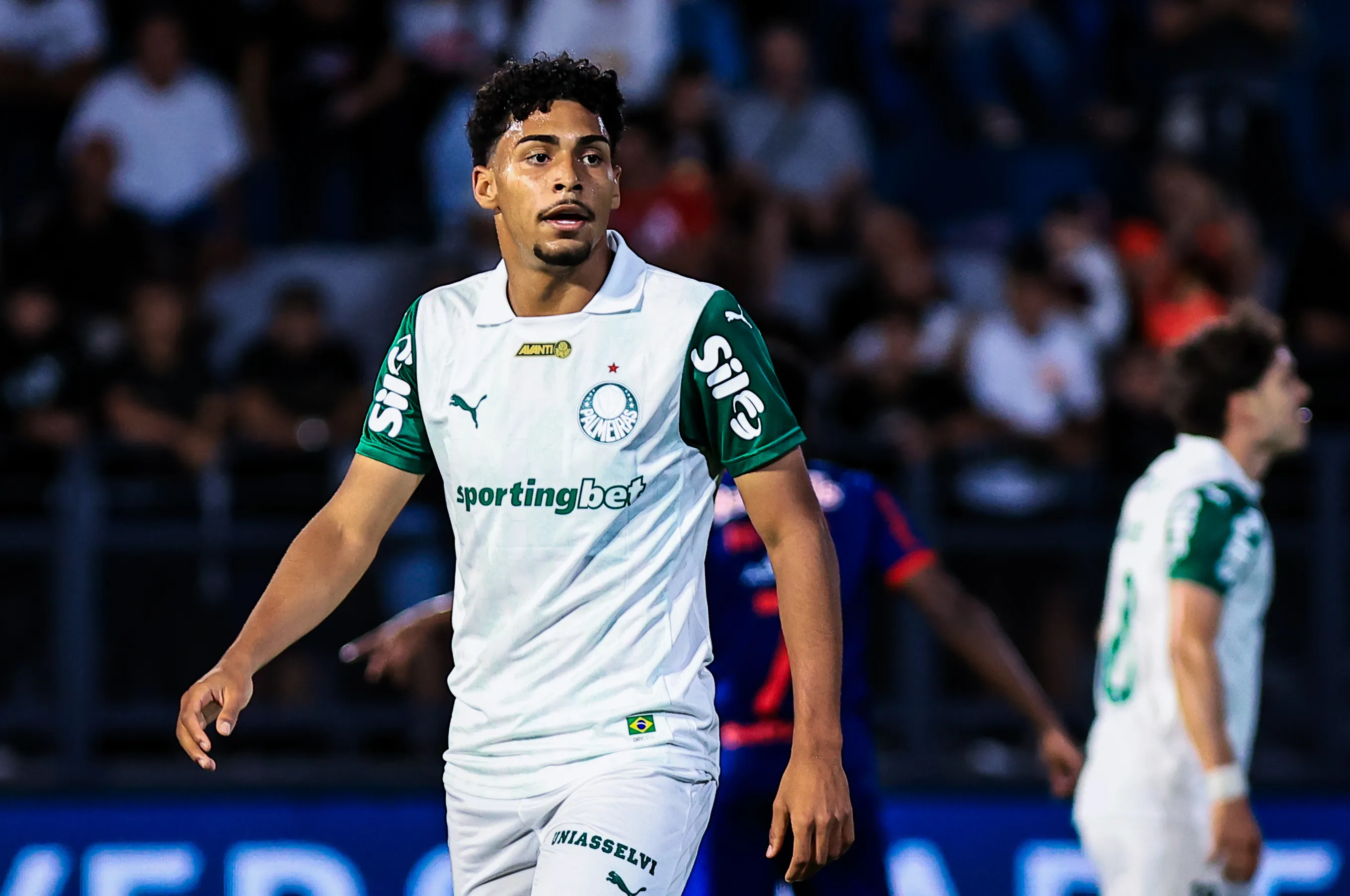 Luighi jogador do Palmeiras durante partida contra o Bragantino no estadio Cicero De Souza Marques pelo campeonato Brasileiro A 2025.  Foto: Fabio Giannelli/AGIF