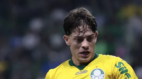 Agustín Giay tem contrato no Verdão até 2030.