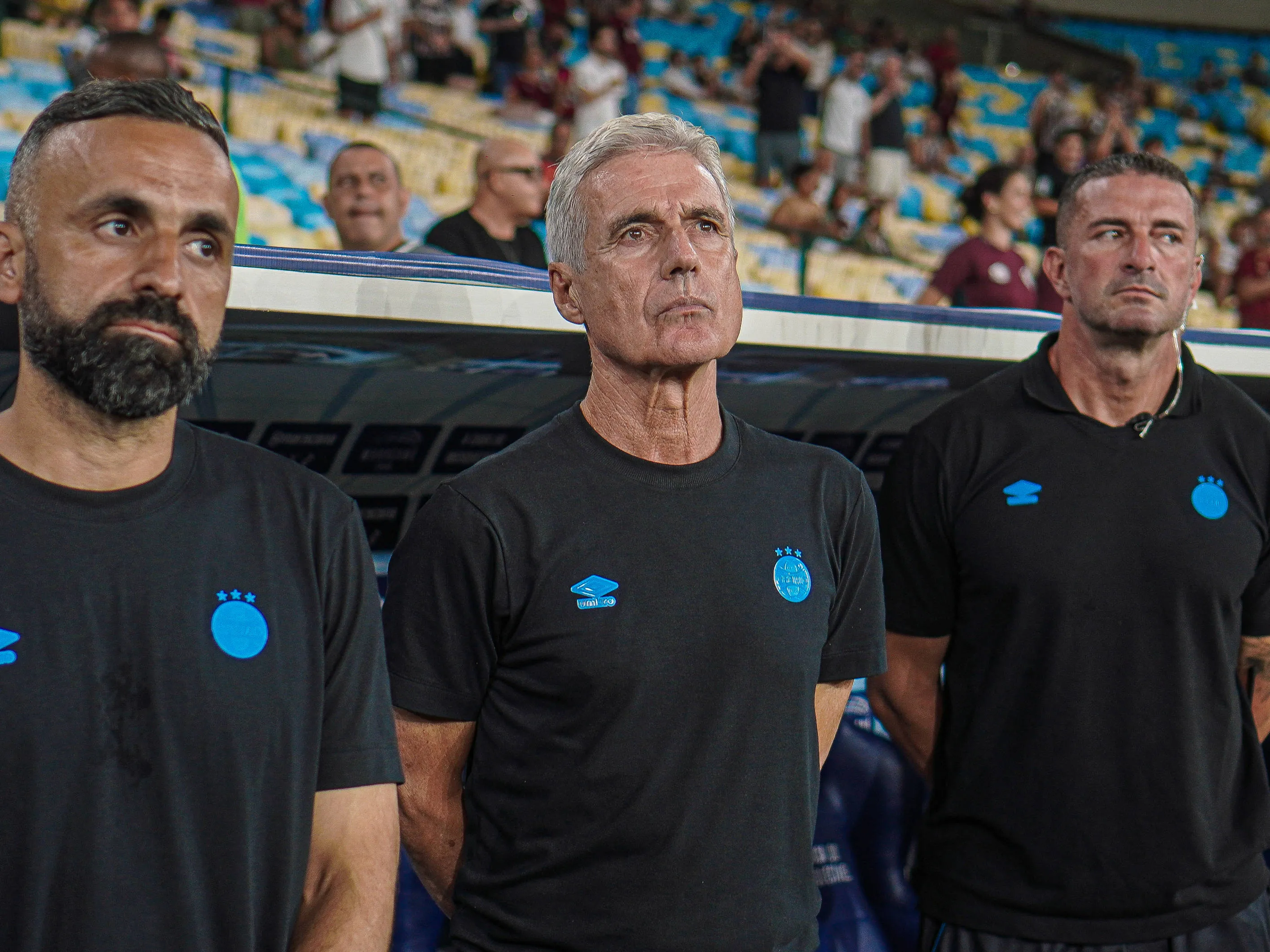 Técnico Luís Castro já não contava com Rodrigo Ely nos seus planos para 2026 – Foto: IMAGO / Sports Press Photo