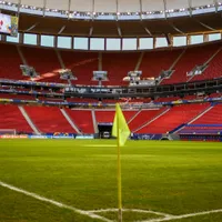 Mané Garrincha tem gramado em condições deploráveis