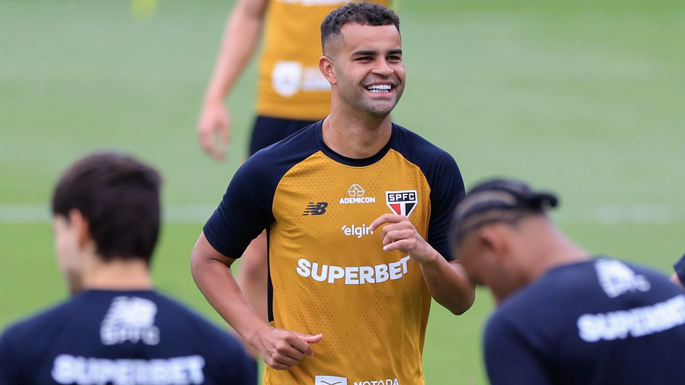 SP – SAO PAULO – 30/01/2026 – SAO PAULO, TREINO – Alison jogador do Sao Paulo durante treino no Centro de Treinamento CT Barra Funda. Foto: Marcello Zambrana/AGIF
