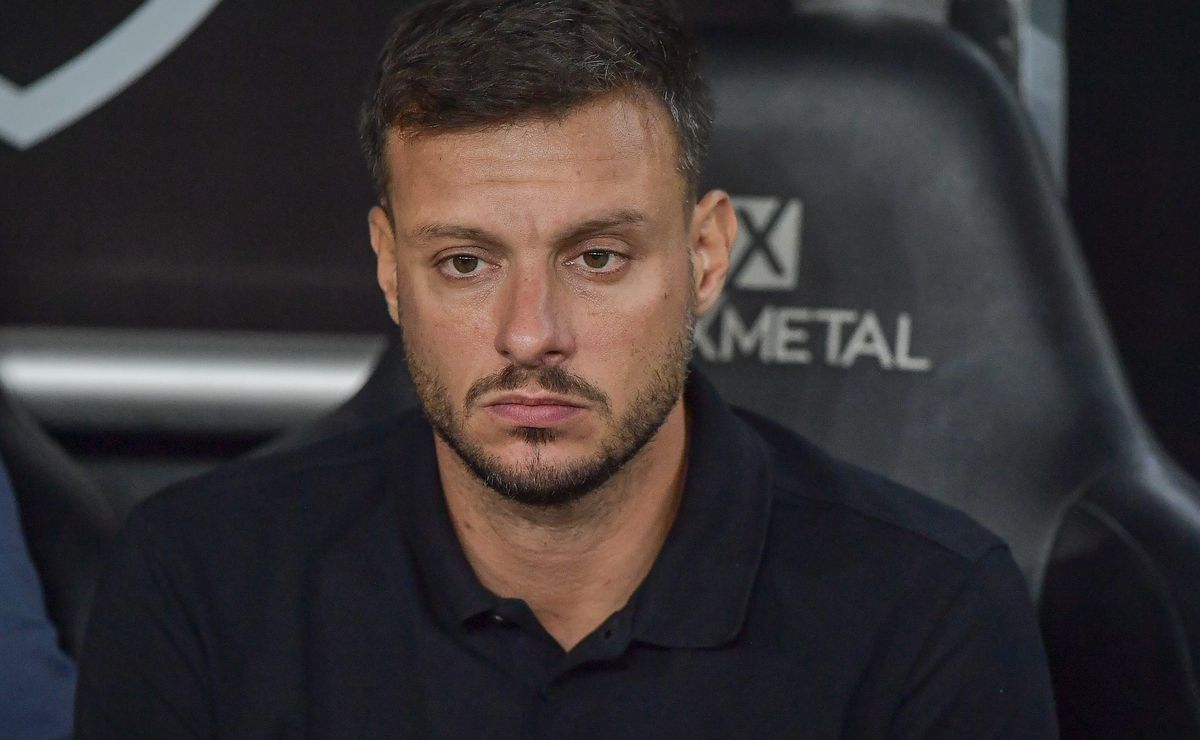 Anselmi elogia jogadores após goleada e comenta planejamento do Botafogo: “O importante é competir”
