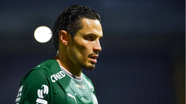 Raphael Veiga foi a 5ª saída confirmada do Palmeiras nesta janela e mais gente pode sair