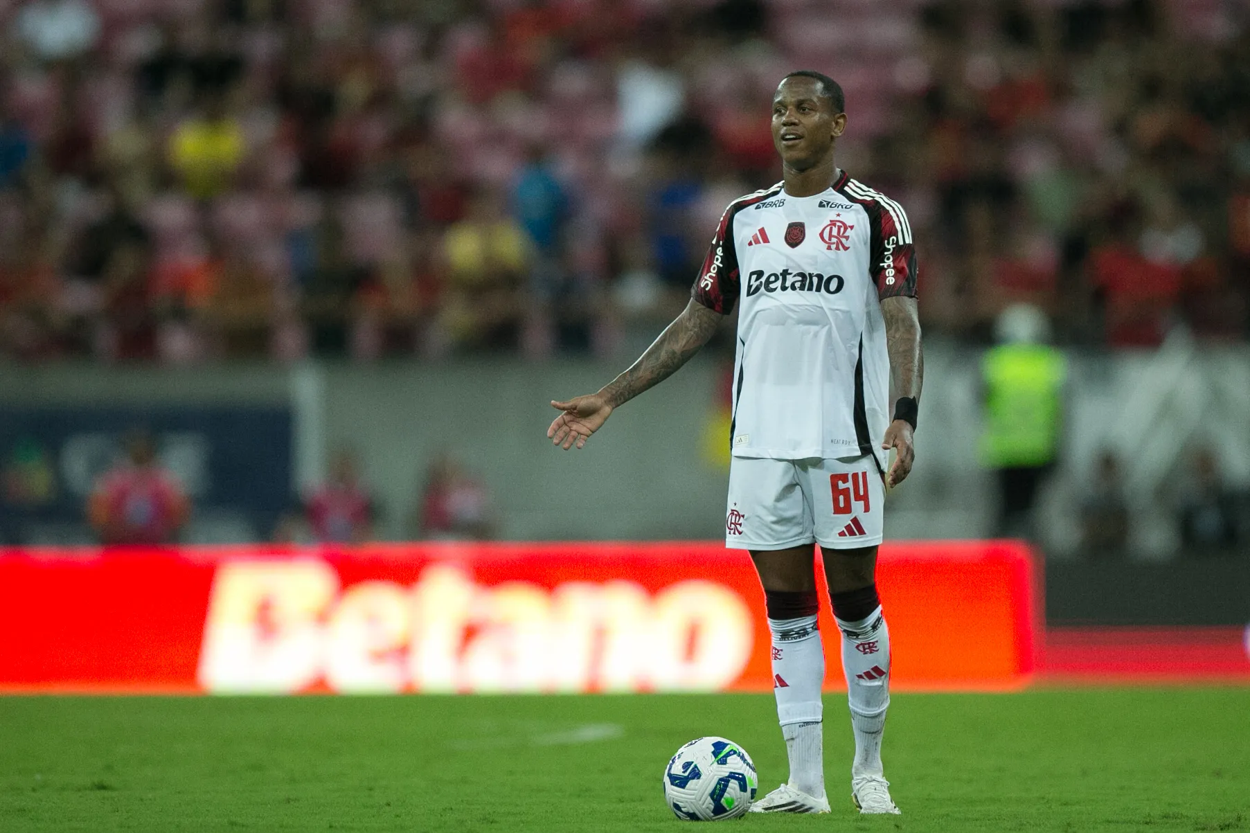 Wallace Yan chegou a se despedir nos bastidores. Foto: Marlon Costa/AGIF