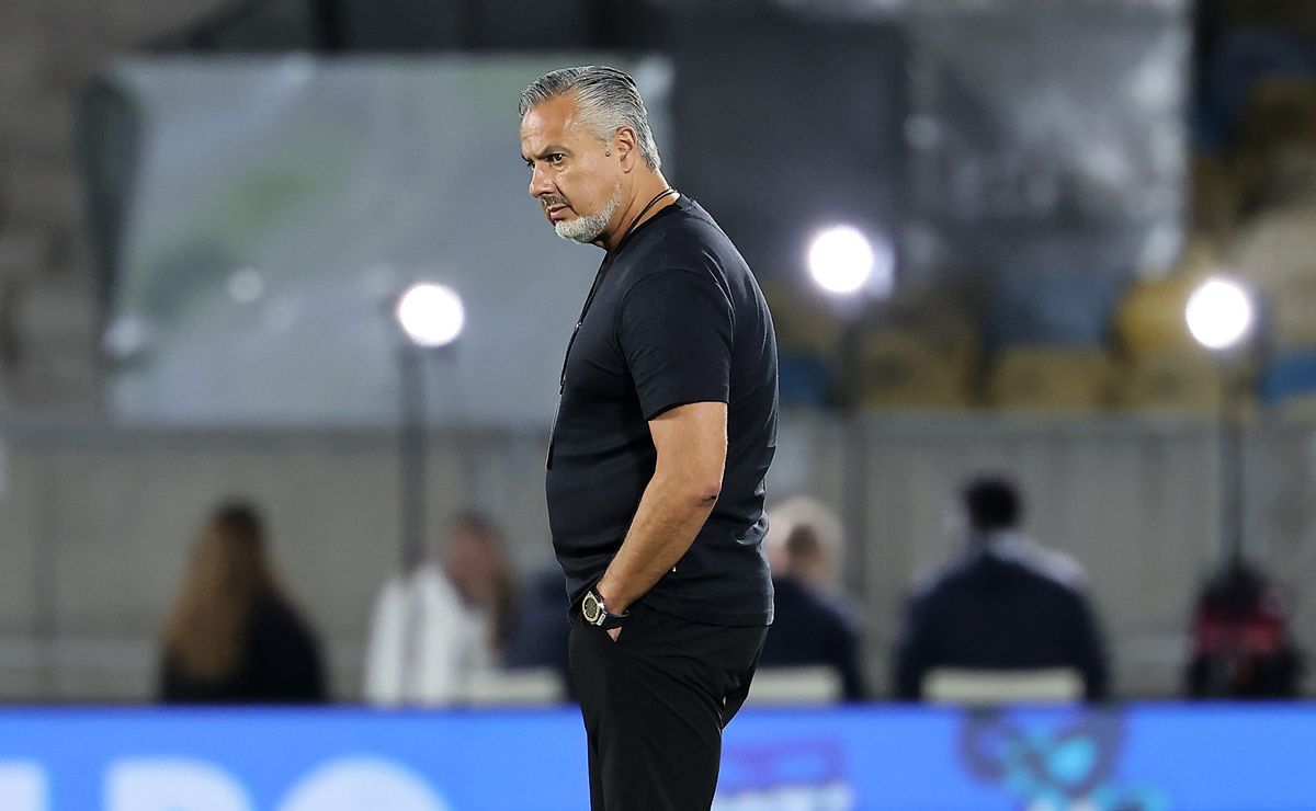 Flamengo não cede pedida por Wallace Yan e acordo com o RB Bragantino não deve acontecer