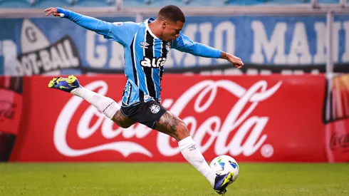 Lucas Esteves, jogador do Grêmio, durante partida contra o Sportivo Luqueno no estadio Arena do Gremio pelo campeonato Copa Sul-americana 2025. Foto: Maxi Franzoi/AGIF