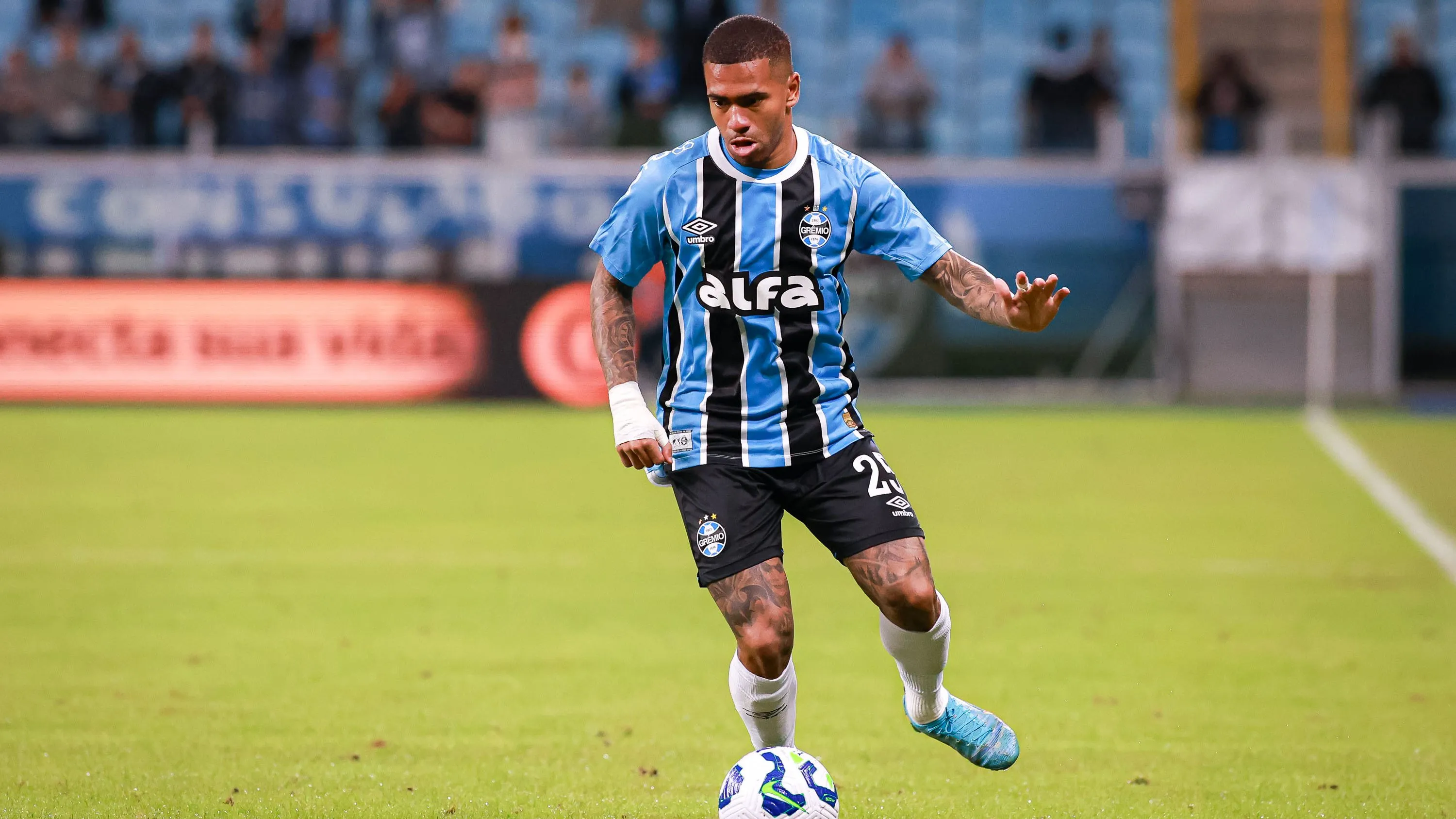 Lucas Esteves em ação pelo Grêmio. Foto: Maxi Franzoi/AGIF