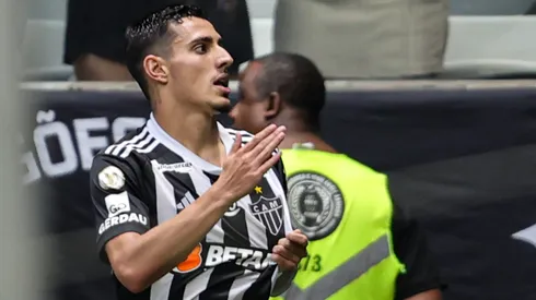 Cadu, jogador do Atlético-MG, comemora seu gol durante partida contra o Bragantino no estadio Arena MRV pelo campeonato Brasileiro A 2024. Foto: Gilson Lobo/AGIF