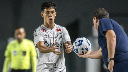 Ala de 20 anos perdeu espaço no elenco profissional do Peixe e pode se transferir ara o futebol europeu em 2026