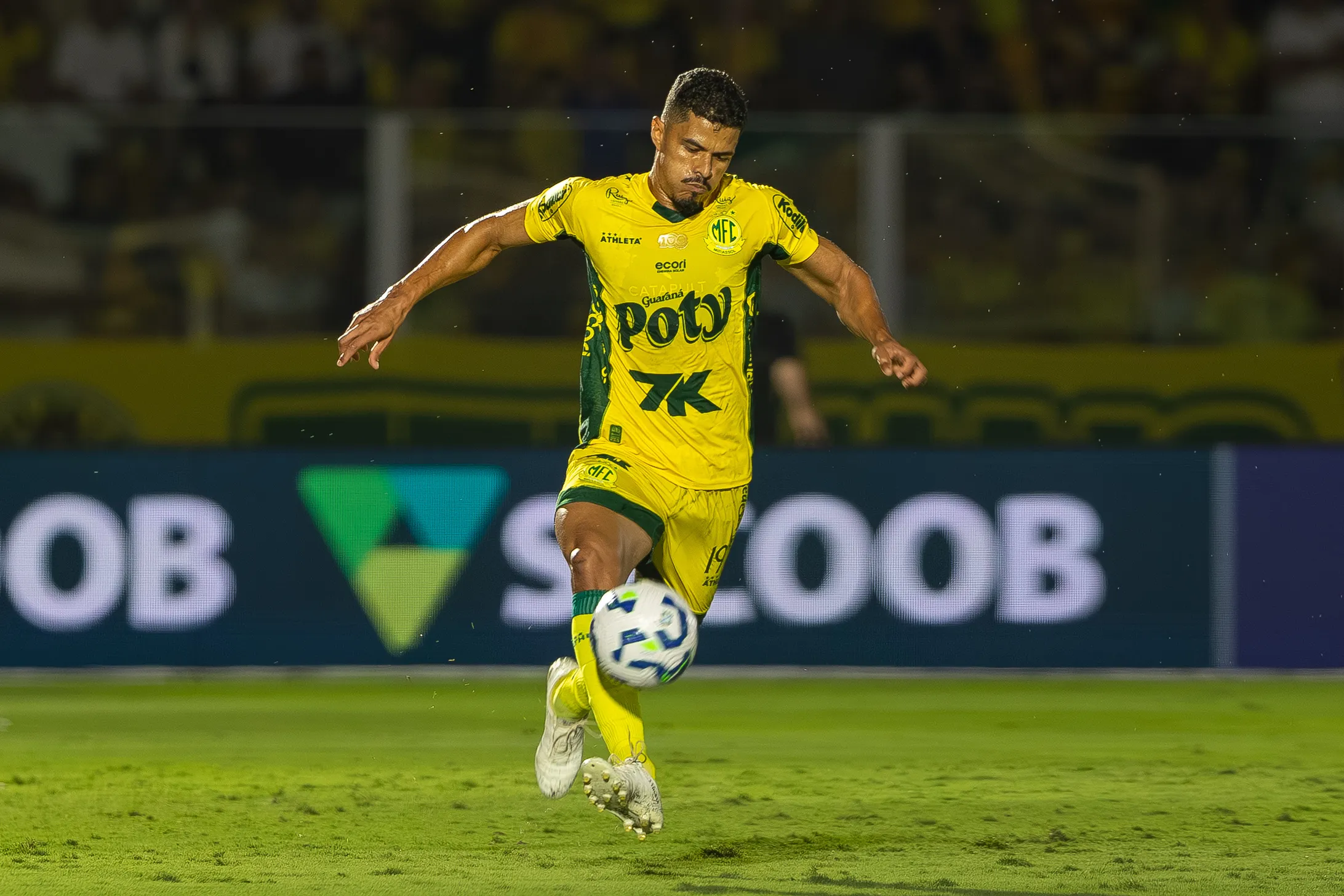 Lucas Ramon jogador do Mirassol durante partida contra o Palmeiras no estadio Jose Maria de Campos Maia pelo campeonato Brasileiro A 2025. Foto: Joisel Amaral/AGIF