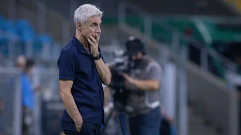 Luís Castro tem 7 ausências confirmadas no Grêmio – Foto: Maxi Franzoi/AGIF