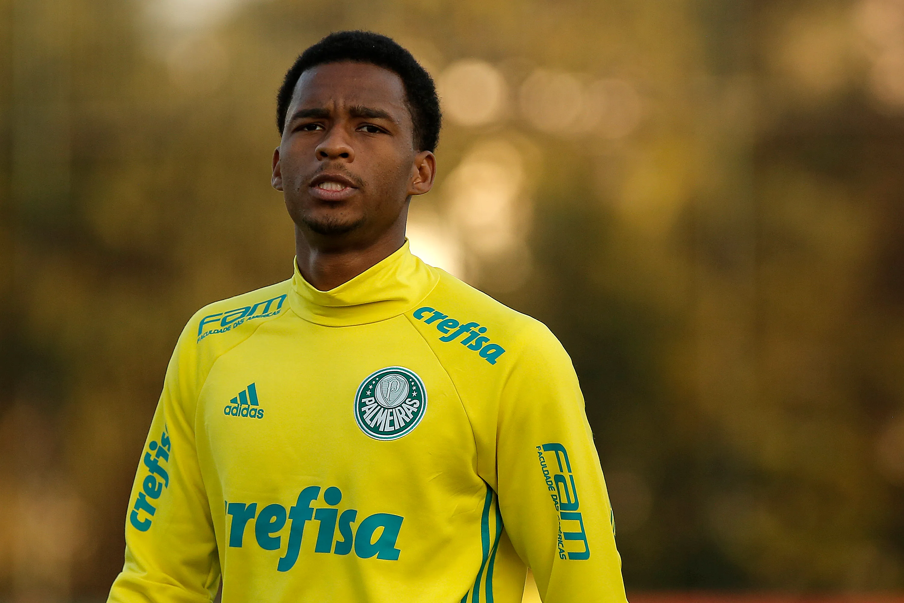 Matheus Sales durante treino de 2016. Foto: Daniel Vorley/AGIF.