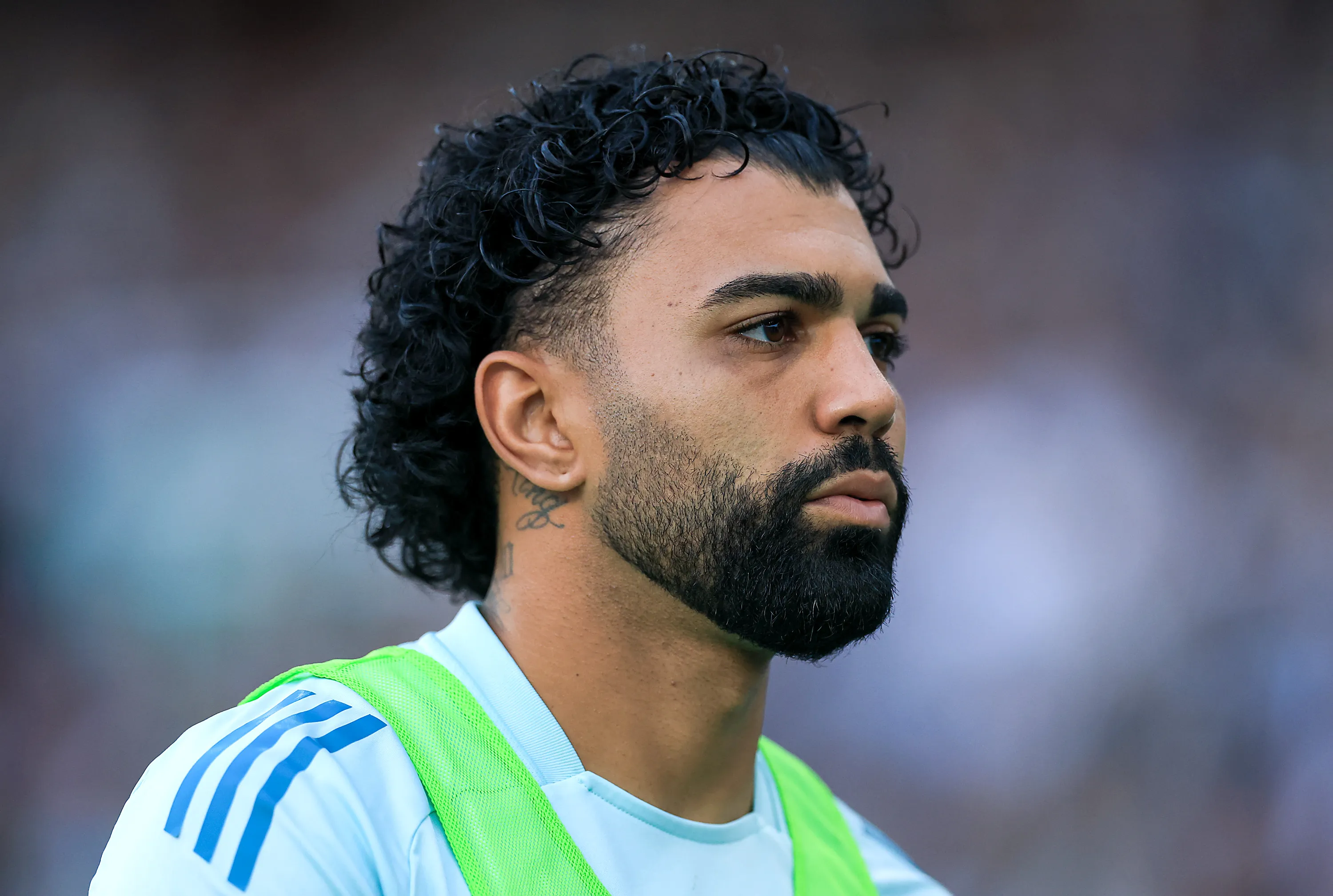 RIO DE JANEIRO, BRAZIL – AUGUST 03: Gabriel Barbosa of Cruzeiro looks on during the match between Botafogo and Cruzeiro as part of Brasileirao 2025 at Estadio Olímpico Nilton Santos on August 03, 2025 in Rio de Janeiro, Brazil. (Photo by Buda Mendes/Getty Images)