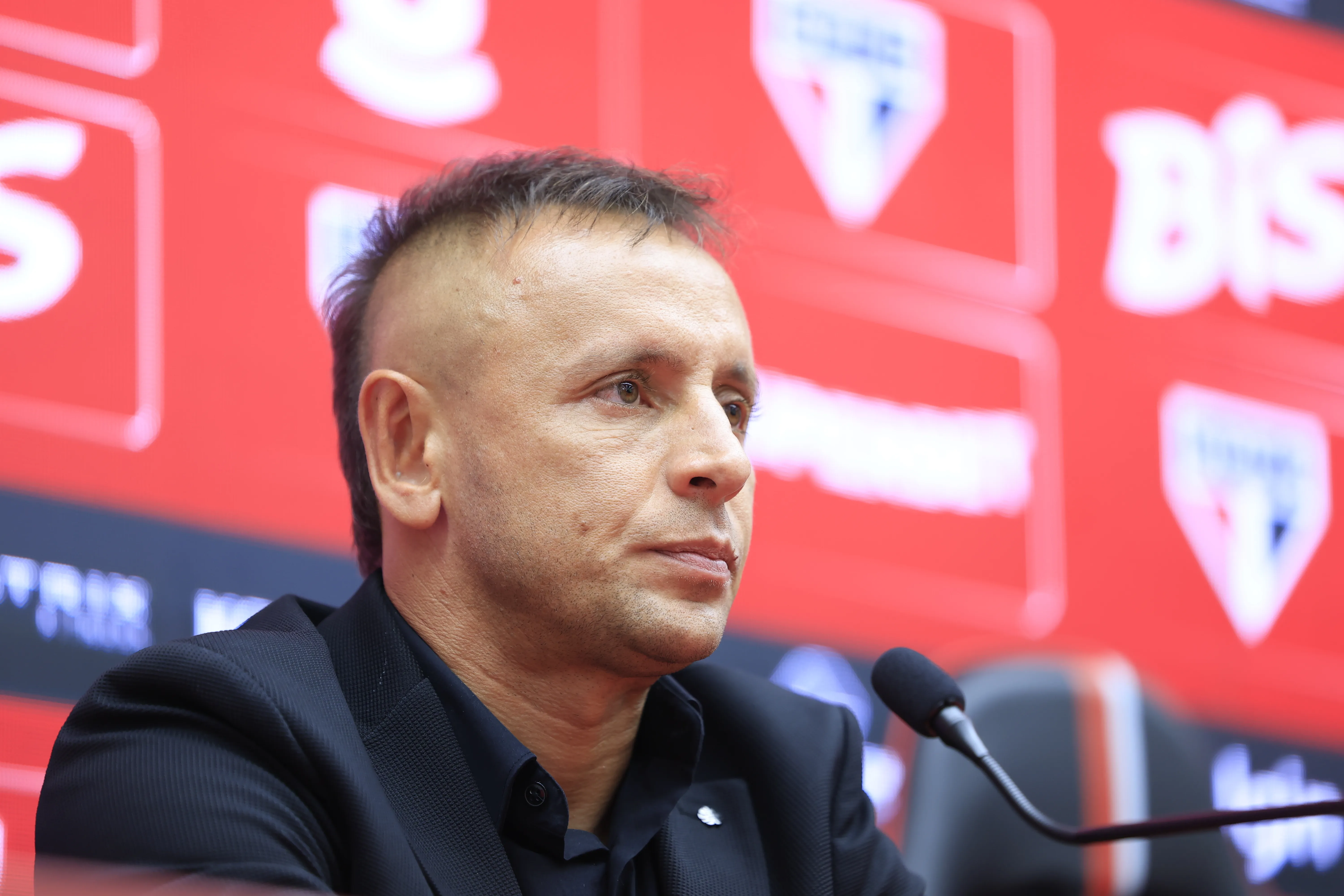 SP – SAO PAULO – 27/01/2026 – APRESENTACAO RAFINHA GERENTE ESPORTIVO DO SAO PAULO FC – Rafinha novo gerente esportivo do Sao Paulo fala aos jornalistas durante apresentacao oficial em coletiva de imprensa realizada no CT Barra Funda. Foto: Marcello Zambrana/AGIF