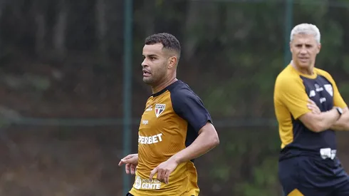 Alisson durante o começo da pré-temporada