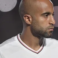 Lucas Moura pode ser titular no clássico São Paulo x Santos