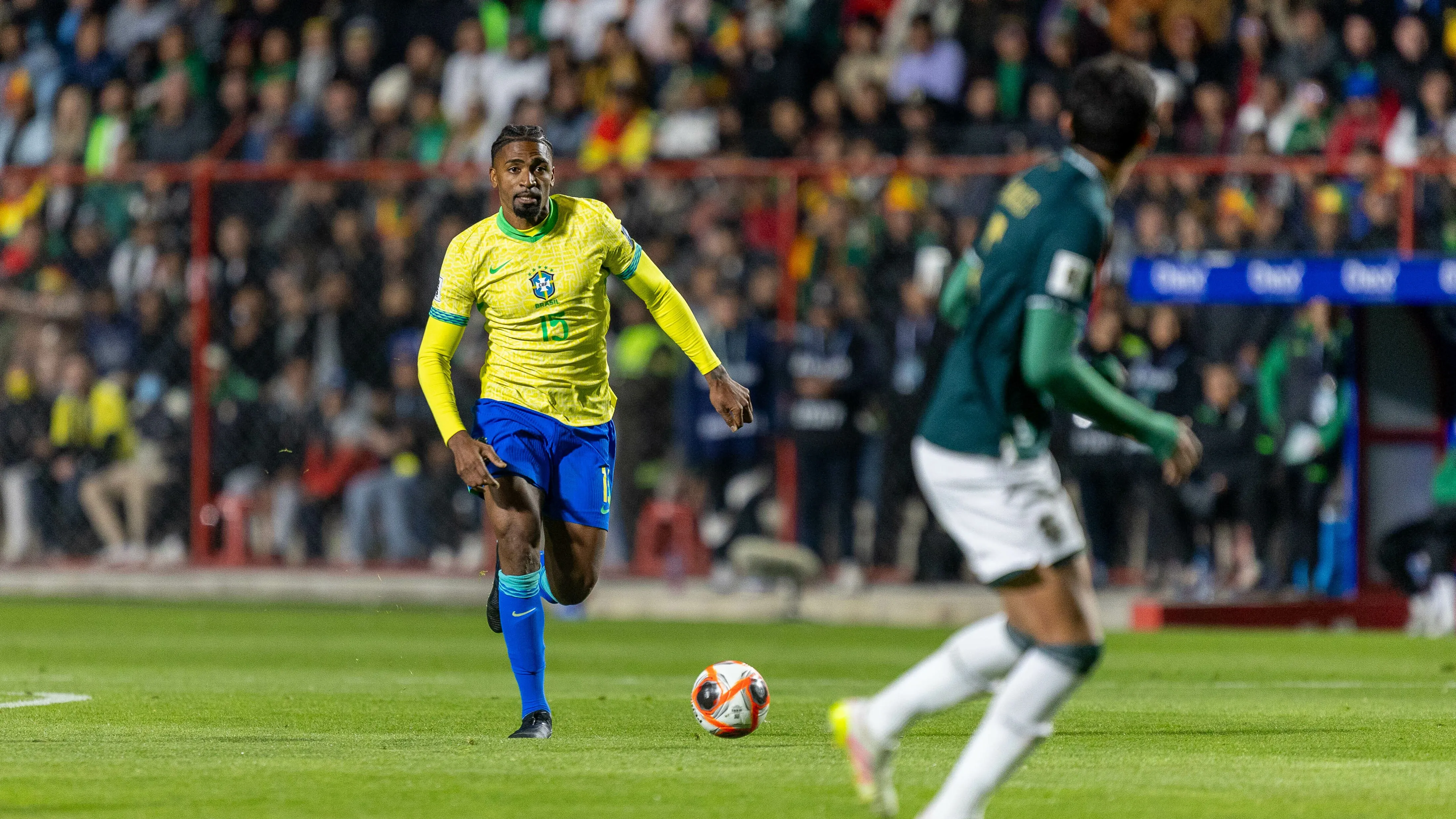 BOLIVIA – EL ALTO – 09/09/2025 – ELIMINATORIAS COPA DO MUNDO 2026, BOLIVIA X BRASIL – ALEXSANDRO RIBEIRO jogador do Brasil durante partida contra o Bolivia no estadio El Alto pelo campeonato Eliminatorias Copa Do Mundo 2026. Foto: Paulo De Tarso/AGIF