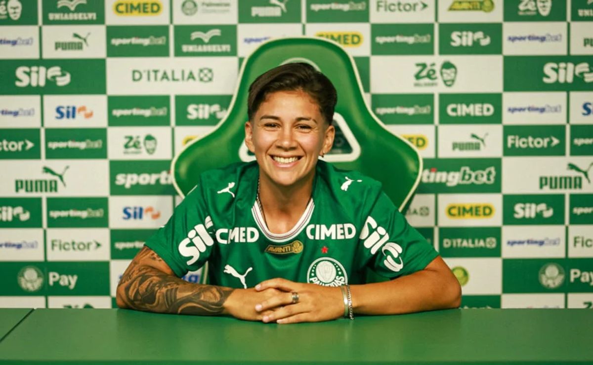 Palmeiras oficializa a contratação da meia Lorena Benitez, que estava no Boca Juniors
