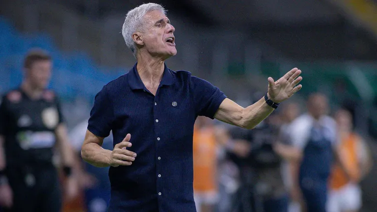 Grêmio testa reação defensiva hoje após alertas contra rivais de Série A - Anderson RomãoAGIF
