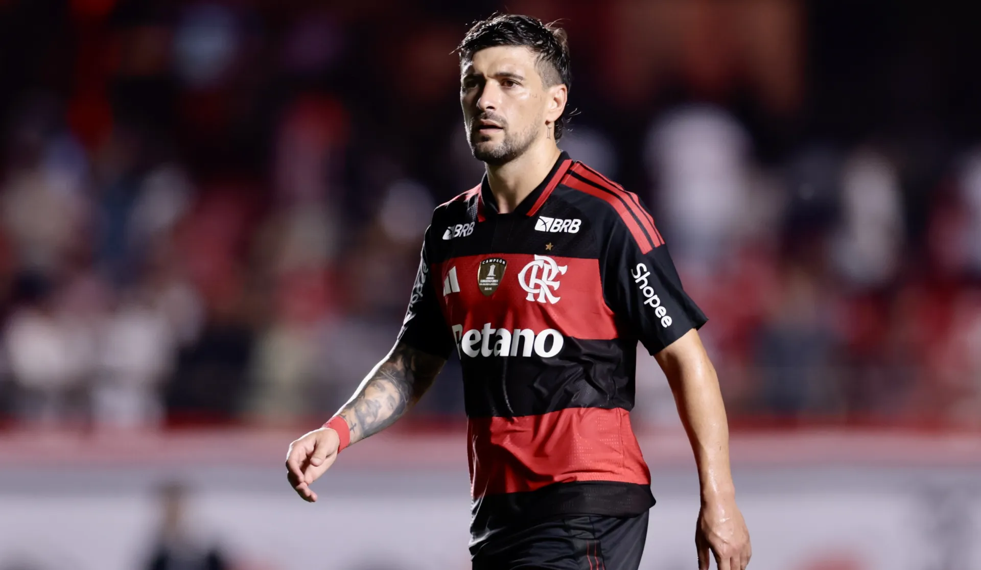 Arrascaeta em ação pelo Flamengo no Brasileirão 2026 – Foto: Marcello Zambrana/AGIF