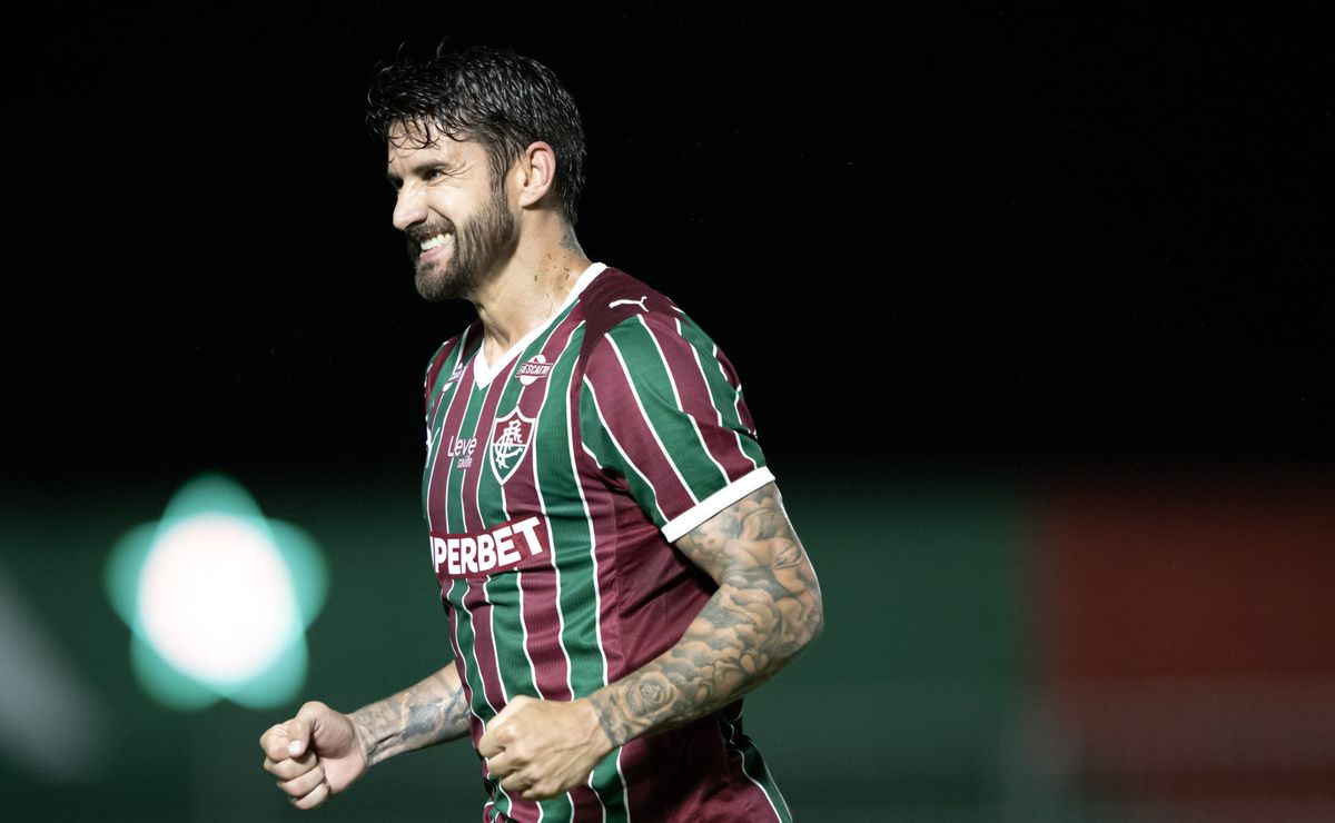 Everaldo, do Fluminense, vira alvo do Athletico-PR e pode deixar o clube nesta janela