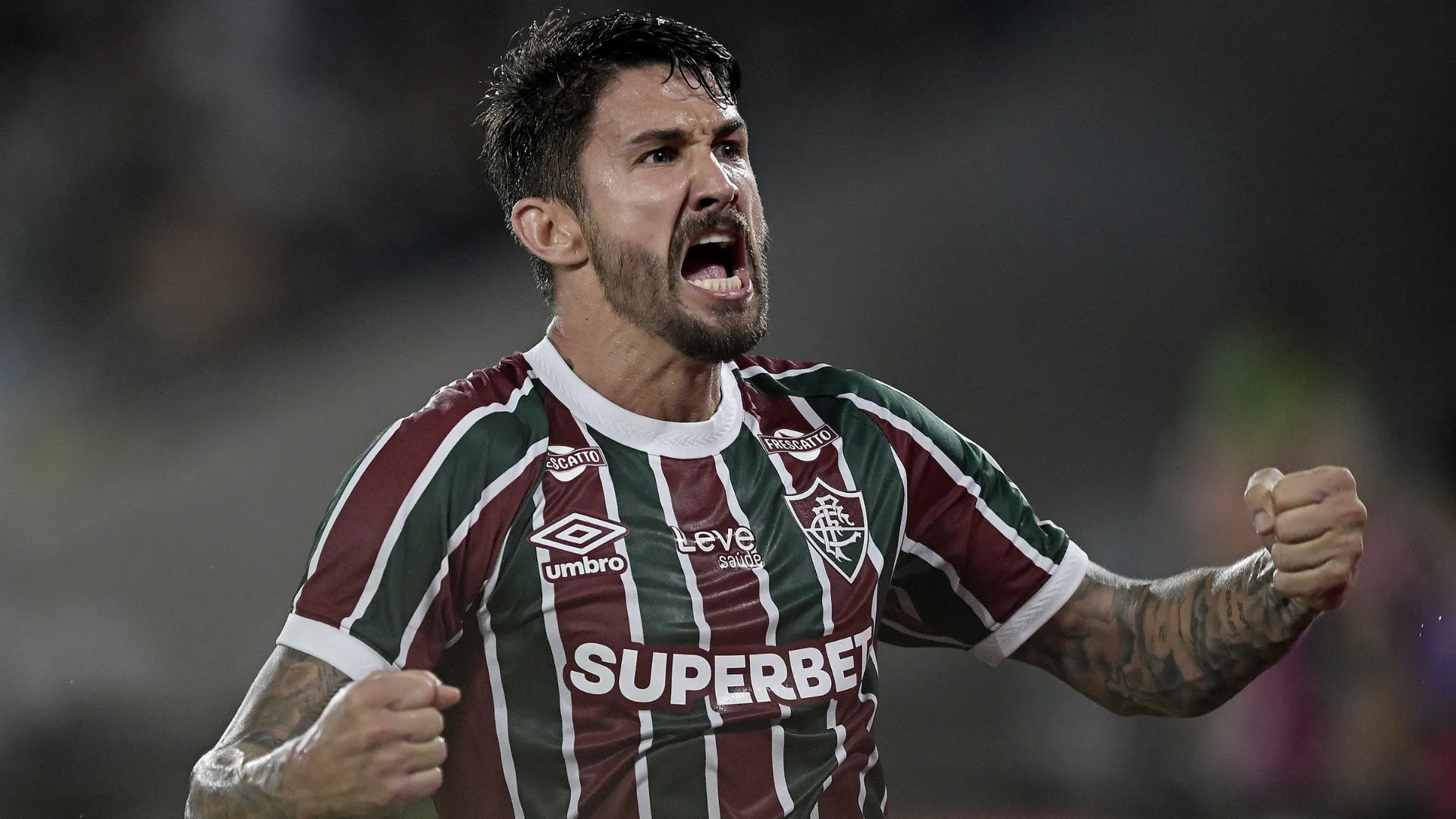 Everaldo comemorando pelo Fluminense – Foto: Alexandre Loureiro/AGIF