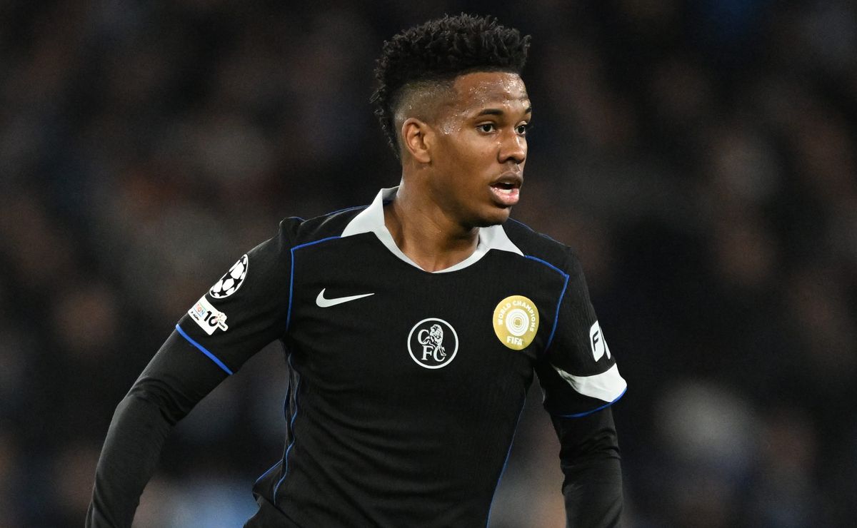 Estêvão retorna ao Brasil por razões pessoais, e treinador do Chelsea lamenta ausência: “Meus sentimentos”
