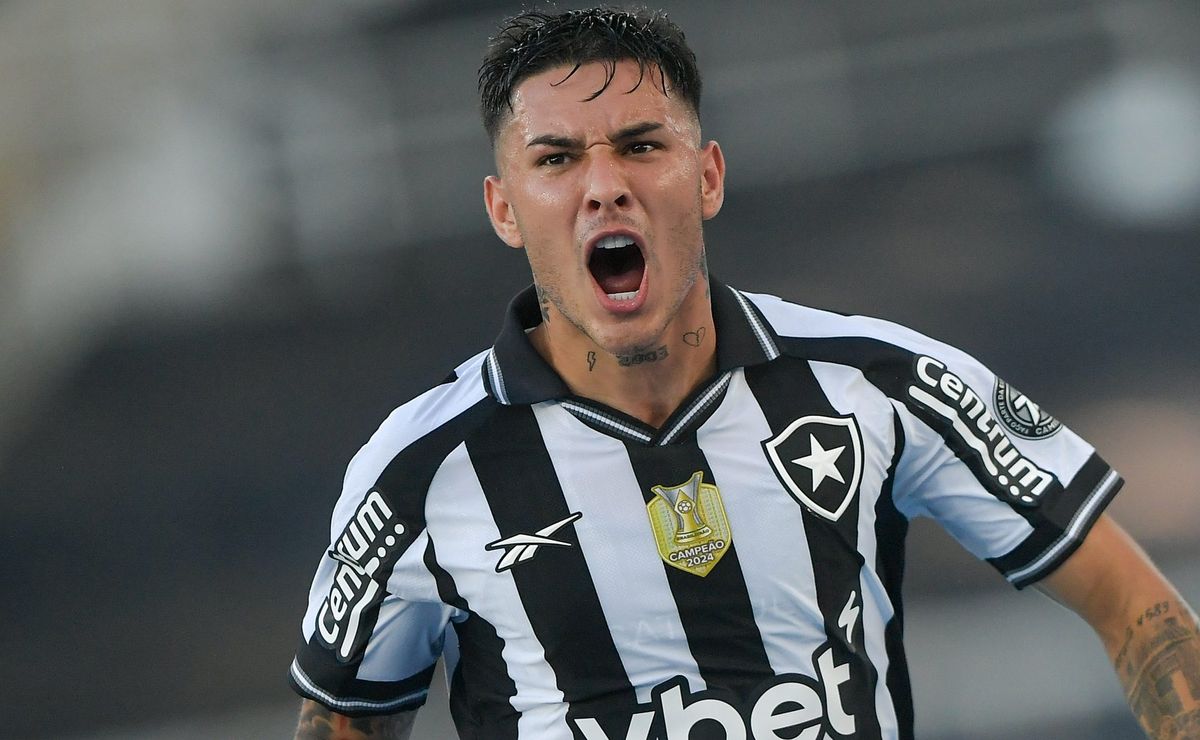 Lateral de origem, Mateo Ponte explica adaptação como zagueiro no Botafogo sob comando de Martín Anselmi